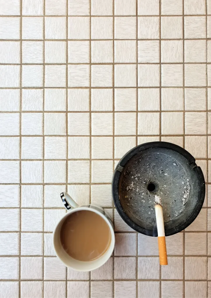 caffè e sigaretta