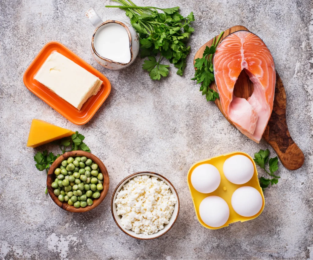 Cibi ricchi di vitamina d disposti su un tavolo