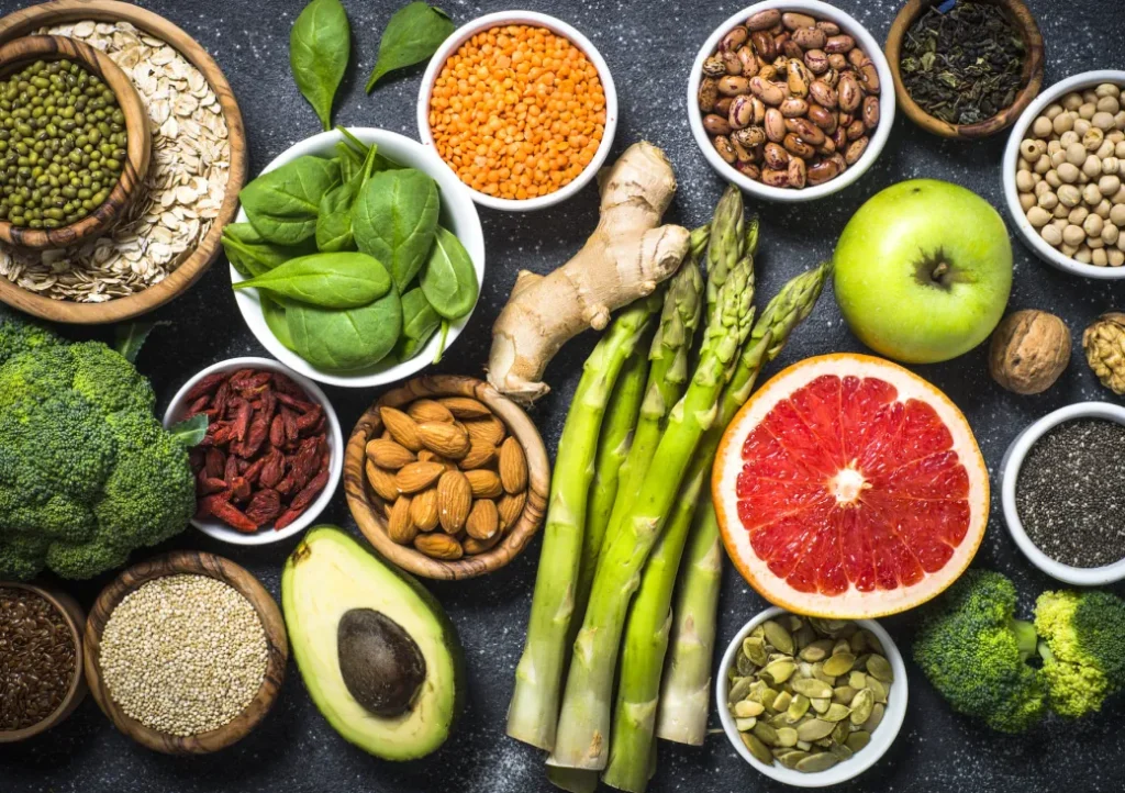 Dieta bilanciata con cibi che contrastano insulino-resistenza.