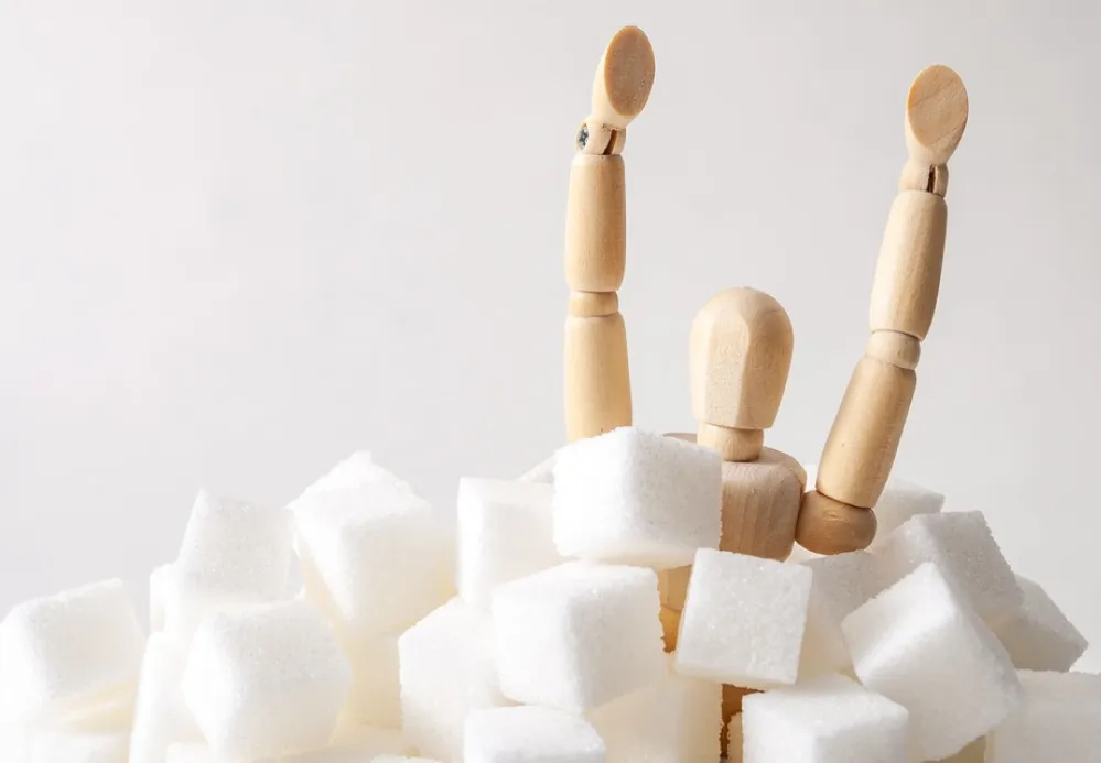 Eccessivo consumo di zuccheri che comporta insulino-resistenza.