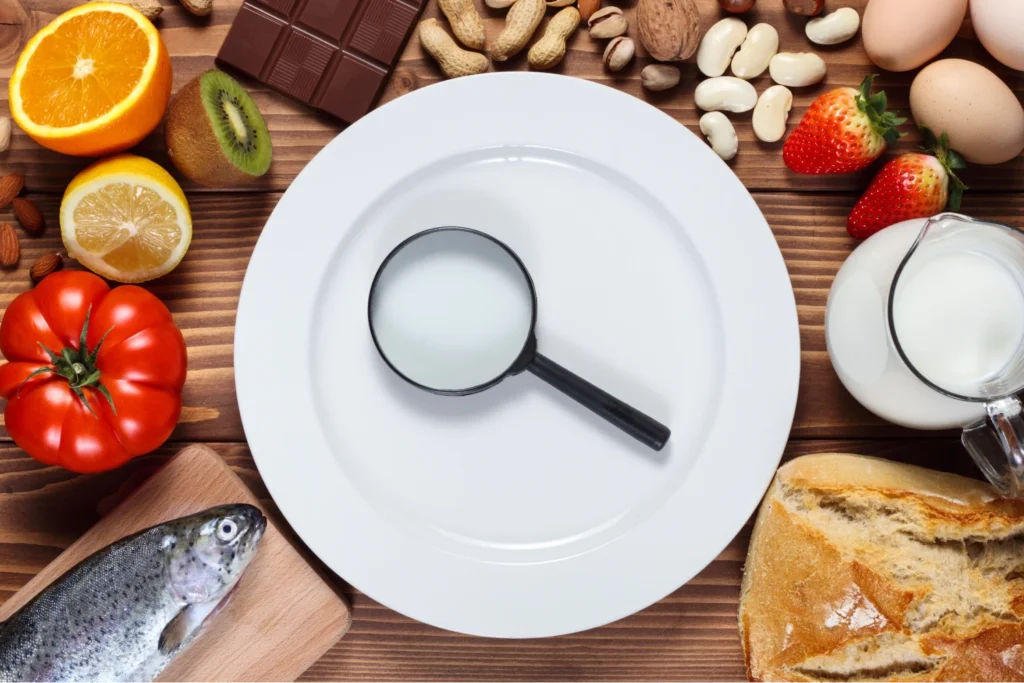 Focus su alimenti su cui bisogna fare attenzione: pesce, pomodoro, kiwi, pane, latte
