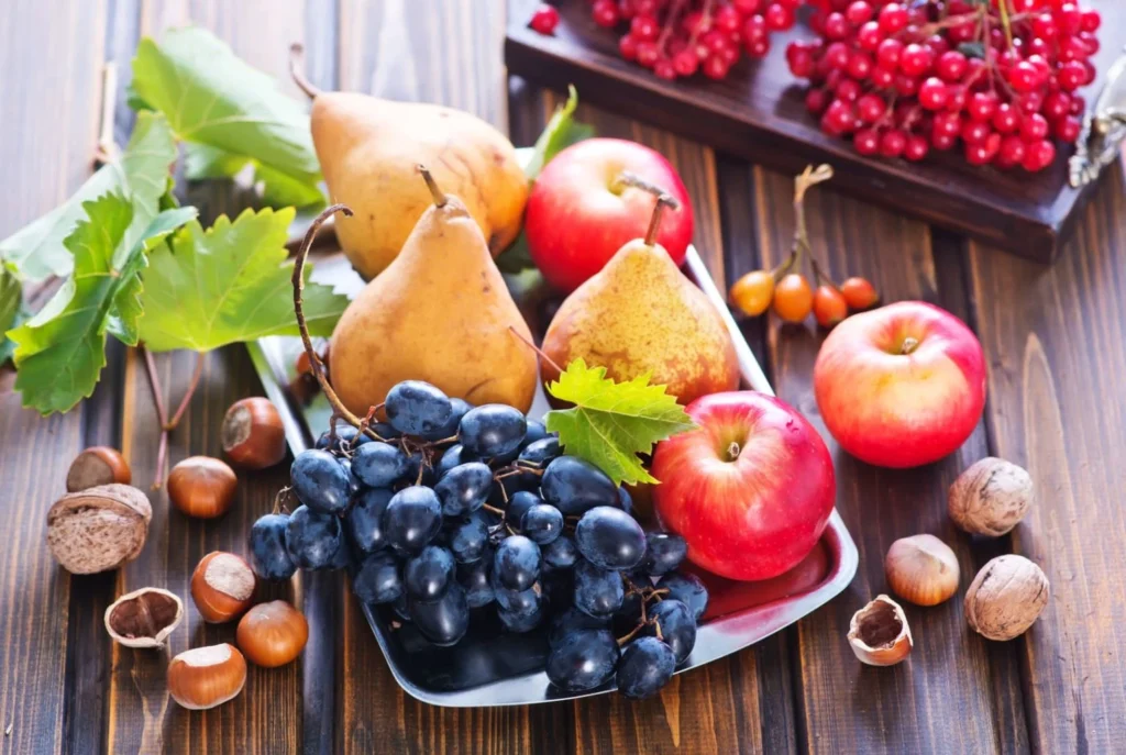 Pere, mele, uva, castagne, noci
