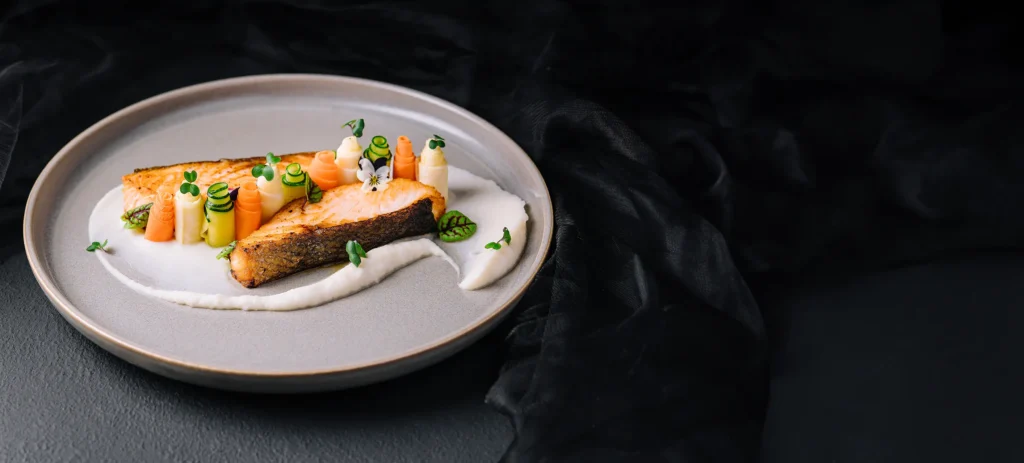 piatto con trancetti di salmone arrosto