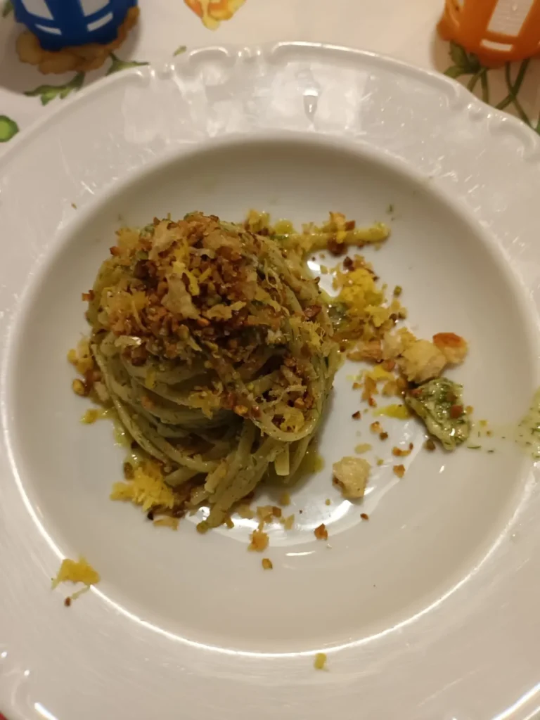 piatto di linguine ai tre profumi